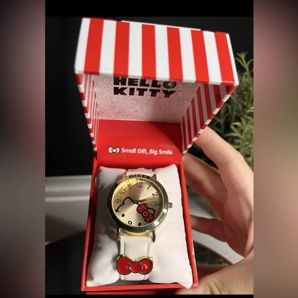 Hello Kitty Gold Face Watch White Strap Red Bow New In Box - Picture 2 of 2